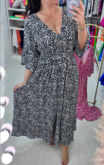 🔥Hot Sale 67% OFF-Free Shipping for two pieces🔥Casual print, V-neck long dress, exudes charming appeal!！