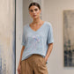 🌸 Print-T-Shirt mit V-Ausschnitt – Leichter Stoff, atmungsaktiv & vielseitig kombinierbar – Ideal für Frühling, Sommer & entspannte Stunden