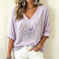 🌸 Print-T-Shirt mit V-Ausschnitt – Leichter Stoff, atmungsaktiv & vielseitig kombinierbar – Ideal für Frühling, Sommer & entspannte Stunden