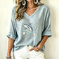 🌸 Print-T-Shirt mit V-Ausschnitt – Leichter Stoff, atmungsaktiv & vielseitig kombinierbar – Ideal für Frühling, Sommer & entspannte Stunden